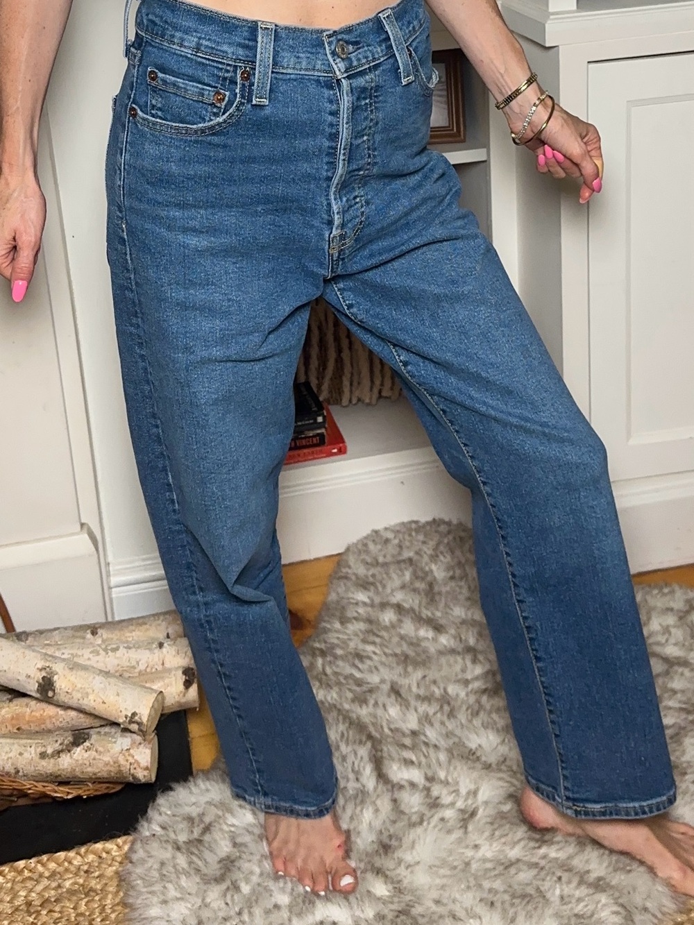 Classic Straight-Leg Levi’s Ribcage Jeans in Medium Blue